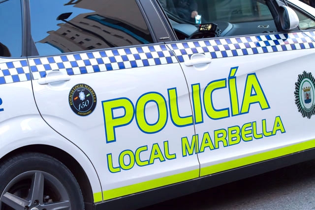 Lokalpolisen i Marbella utfärdade två olika parkeringsböter med endast 20 minuters mellanrum till Froilán och Federica.