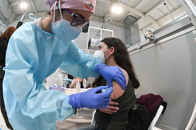 Spanien har nått målet att vaccinera 70 procent av befolkningen och siktar nu på att nå minst 90 procent.