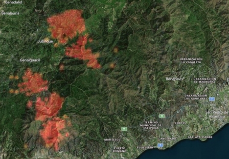 Den första härden har reducerats något det senaste dygnet men en ny front hotar kastanjedistriktet vid Valle del Genal. Bild: Zoom Earth