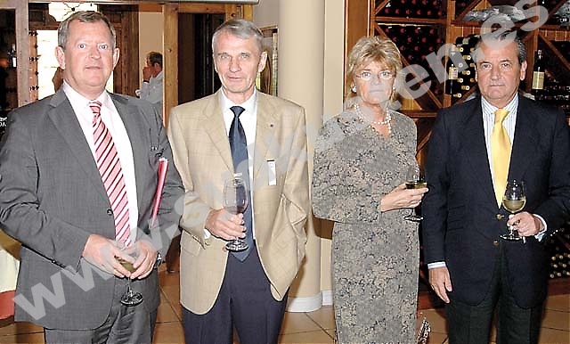 Ambassadör Anders Rönquist togs emot av ordföranden för de nordiska rotarianerna i Marbella Ingvar Lindén, i sällskap av sekreteraren på konsulatet i Málaga Gunilla Ekberg och konsuln Pedro Megías González.