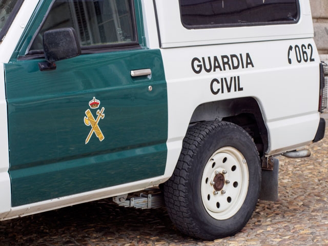 Tillslaget på fem olika platser genomfördes av Guardia Civil.