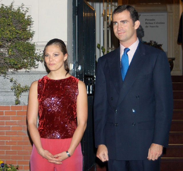Kronprinsessan Victoria med dåvarande kronprinsen Felipe vid Sveriges ambassad i Madrid 2003. Foto: Svensk-Spanska Handelskammaren