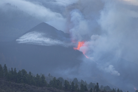 Många besökare upplever att de inte kommer så nära vulkanen som de hade hoppats på.