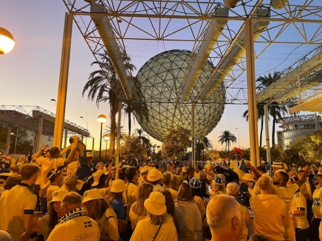 En stor mängd svenska supportrar reste till Sevilla. Foto: Andreas Strindholm