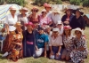 Jämte modevisningarna har SWEA Marbella arrangerat många hattparader. Här är Britten nedan, andra från vänster. Foto: SWEA