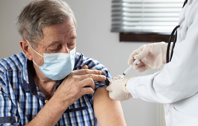 Färsk spansk statistik visar att vaccinet mot Covid-19 förebygger både smittfall och inte minst dödsfall bland äldre.