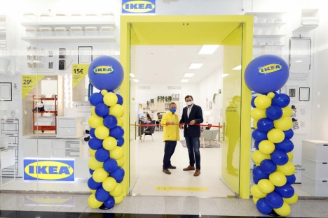 Linus Frejd och Félix Romero i den nya IKEA-butiken i Marbella. Foto: Ayto de Marbella