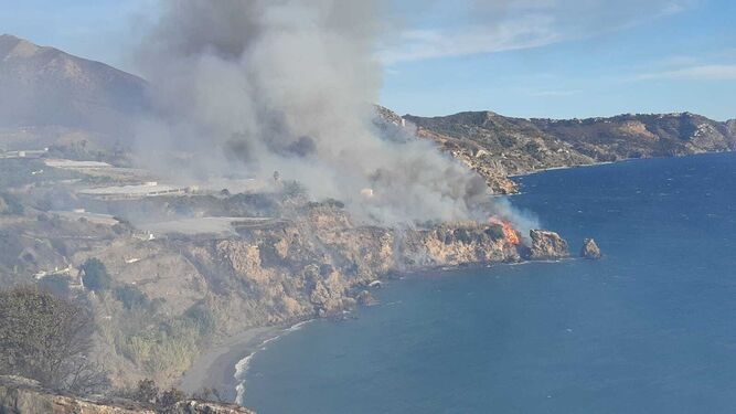 Naturbranden vid Maro 28 november. Foto: Plan Infoca