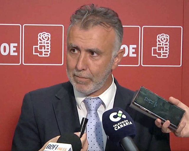 Den kanariske regionalpresidenten Ángel Víctor Torres (PSOE) lovar undantag i restriktionerna de viktigaste högtidsdagarna. Foto: AcfiPress Noticias Canarias/Wikimedia Commons