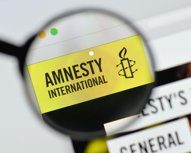 Amnesty International anklagar de spanska myndigheterna för överträdelser av internationell lag.