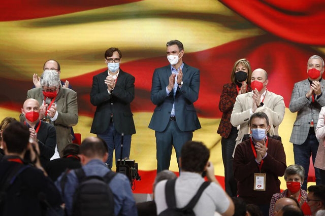 Pedro Sánchez och Salvador Illa i konferensen i Barcelona i helgen, i vilken Francina Armengol även deltog. Foto: PSOE