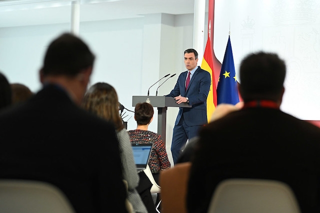 Pedro Sánchez gör en positiv analys av året som gått och framhäver samtidigt att man förutom folkhälsan även måste ta hänsyn till till det psykiska välmåendet och landets ekonomi.
