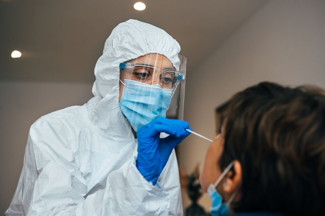 Lindriga symtom eller misstänkt smitta är inte längre tillräckliga skäl för att genomgå PCR-test i Andalusien.