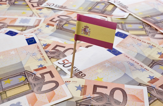Ökade skatteintäkter och EU-stöd begränsar Spaniens belåningsbehov.