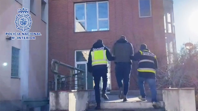 En av de gripna vid tillslaget. Foto: Policía Nacional