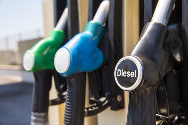I några bensinstationer överstiger bränslepriset redan två euro per liter och på vissa håll är diesel dyrare än bensinen.