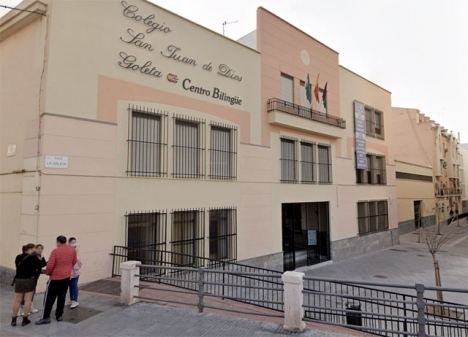 Skolverket försvarar skolan La Goletas regel som förbjuder bruket av hijab under lektionstid. Foto: Google Maps