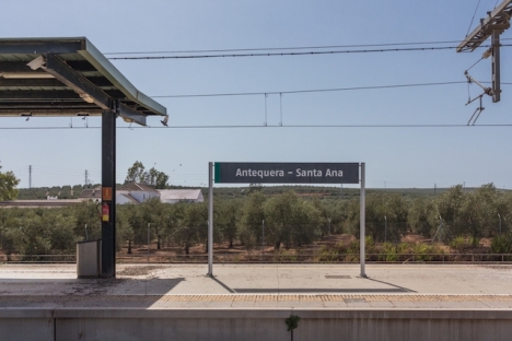 Tack vare den nya direktlinjen slipper resenärer mellan Málaga och Granada byta tåg i Antequera.
