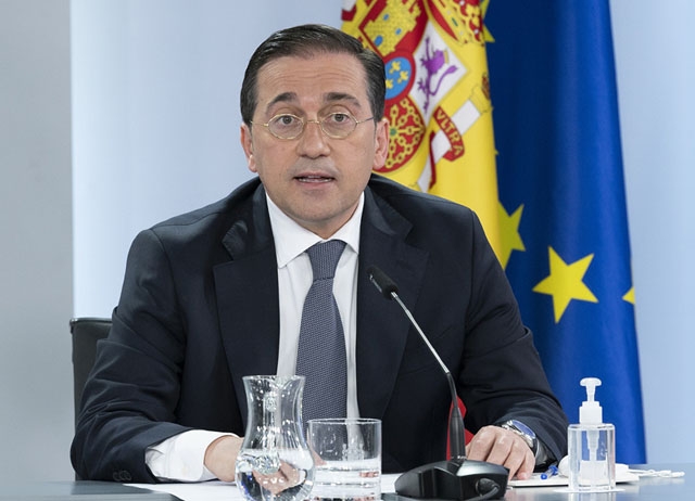 Spanien fördömer de misstänkta krigsbrott som begåtts i Ukraina och svarar med att utvisa 27 ryska diplomater.