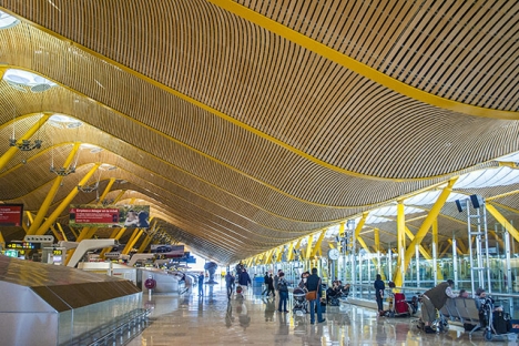 Madrids flygplats Barajas hade flest resenärer i mars, med 3,5 miljoner.