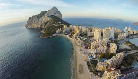 Calpe, med klippan Peñón de Ifach. (Arkivbild)