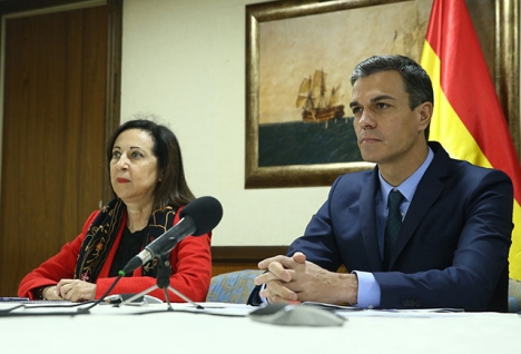 Medan försvarsministern Margarita Robles uppges ha fått endast nio megabyte data röjd ska Sánchez ha bestulits på mer än 2,6 gigabyte, vid två olika intrång.