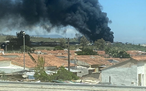 Brandröken har varit synlig från långt håll. Foto: Ayto de Málaga