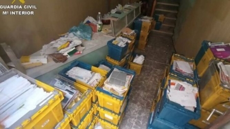 Försändelserna hittades vid renoveringen av den bostad där den tidigare brevbäraren bodde. Foto: Guardia Civil.