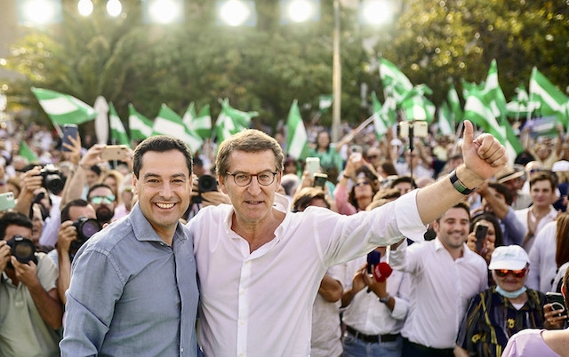 Juanma Moreno (till vänster) har erhållit Partido Populars bästa resultat någonsin i Andalusien. Foto: PP