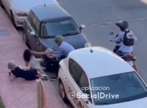 Rånförsöket filmades och Policía Nacional försöker spåra tjuvarna, som flydde på en motorcykel.