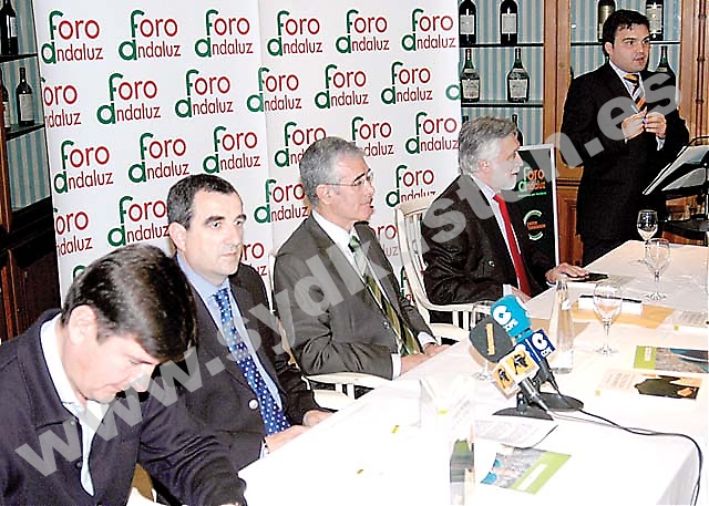 Partiet Foro Andaluz arrangerade 23 februari ett föredrag om korruption på restaurang Santiago, i Marbella. Bland deltagarna fanns tidigare arbetsmarknadsministern Manuel Pimentel och advokaten Luís Bertelli.