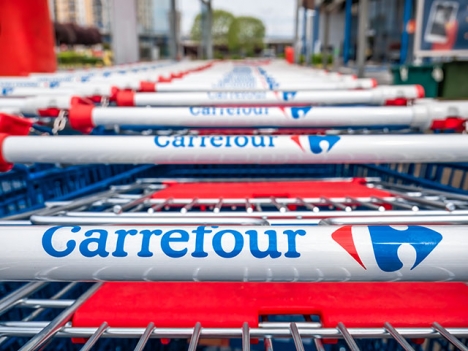 Carrefour är den första kedjan att erbjuda utvalda basprodukter med pristak, men de är varken prissänkta eller omfattar mjölk eller färskvaror.