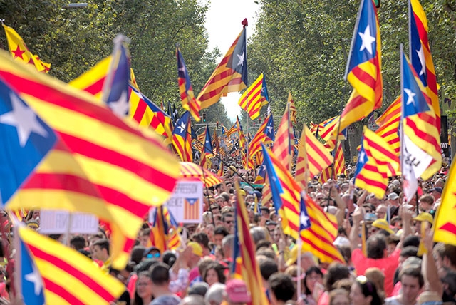 Allt fler katalanska separatister verkar inse att deras politiska representanter dragit dem vid näsan.
