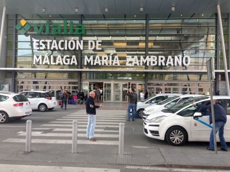 Mellan klockan 11.00 och 13.00 blir det svårt att få en taxi i Málaga.