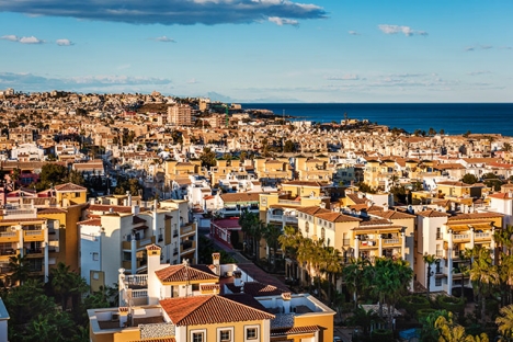 Två av de tre falska byggarbetarna greps i Torrevieja.