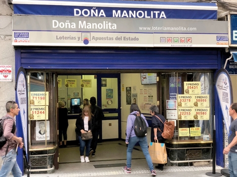 Doña Manolita har genom åren blivit något av en ikon och en symbol för Madrid. Verksamheten grundades för snart 120 år sedan och har bland annat utstått bombningar under inbördeskriget.
