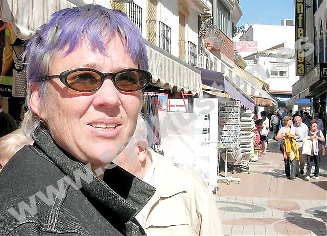 Karolina Kinnander står som nummer två på Los Verdes lista i Torremolinos och hoppas komma in i kommunfullmäktige efter valet 27 maj. ”All politik måste vara transparent så att väljarna kan följa möten och beslut och förmedla sina åsikter direkt på Internet”.