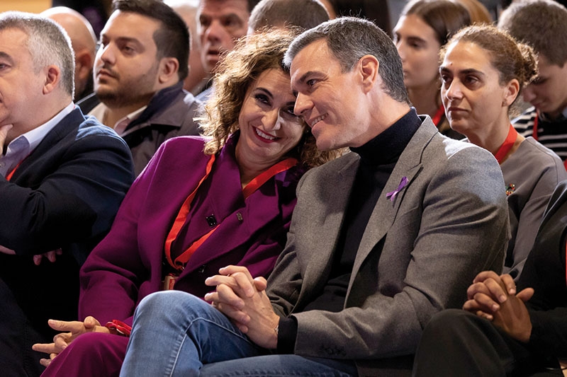 Regeringschefen Pedro Sánchez och budgetministern María Jesús Montero. Foto: PSOE