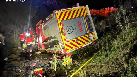 Brandmännen undsattes av lokalpoliser som bevittnade olyckan. Foto: CPB