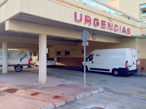 Den 42-åriga kvinnan vårdas på sjukhuset Costa del Sol och hennes skador uppges inte vara livshotande.