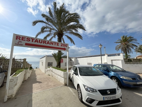 Det var intill denna strandrestaurang i östra Marbella som den styckade kroppen hittades 8 januari.