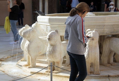 Fallet med ljudguiderna i Alhambra är även föremål för en pågående rättegång.
