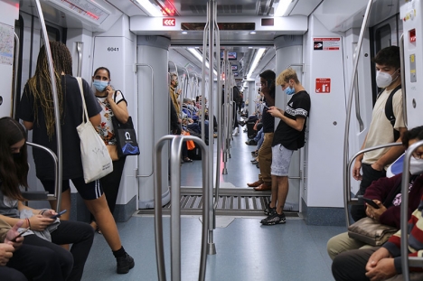 Påbudet på munskydd i kollektivtrafiken väntas hävas inom kort.