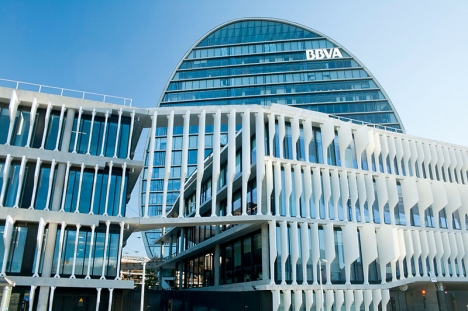 Storbanken BBVA är en av flera spanska banker som redovisar rekordvinster förra året.