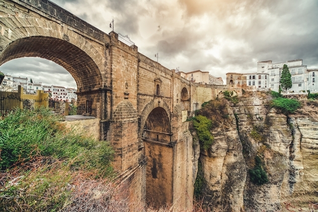 Snart kommer man kunna beundra bron i Ronda underifrån, från en landgång.