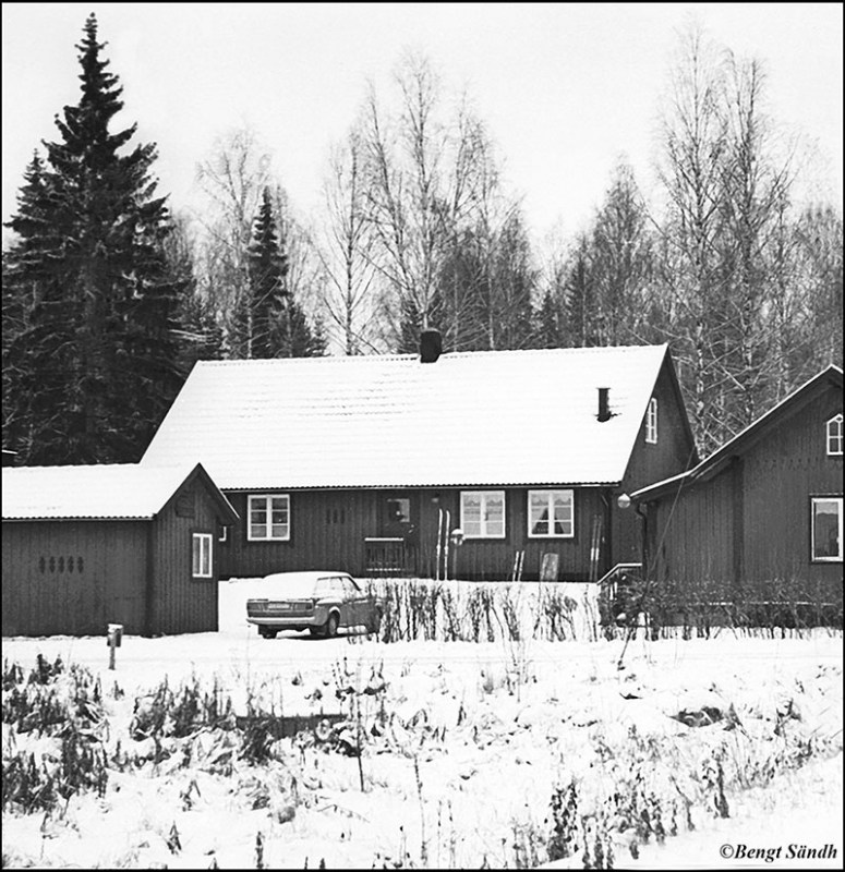 Bengt Sändh kåserar denna vecka om hur han blev skogsägare och husbyggare med många kontakter. (Huset han byggde är det stora i mitten av bilden.)