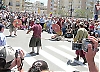 De svenska vikingarna lockade till skratt när de med humor höjde sina svärd och bjöd på lite nordisk ”action”.