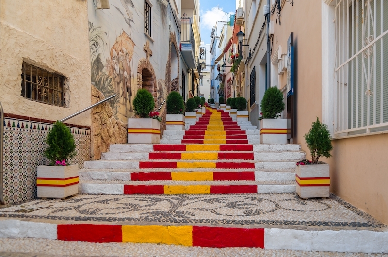 Inlärningsprocessen för Spaniensvenskarna om sitt nya hemland i form av en trappa. Med ett öppet sinnelag når du som längst.