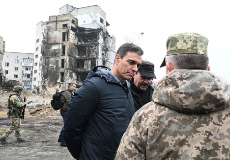 Det är andra gången den spanske regeringschefen besöker Ukraina sedan kriget bröt ut för exakt ett år sedan.