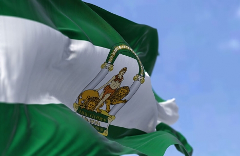 Symbolen på Andalusiens flagga ritades av 